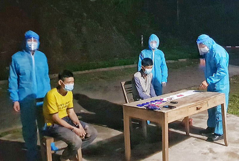 Lò Văn Thâng, Lò Văn Hùng và tang vật vụ án.