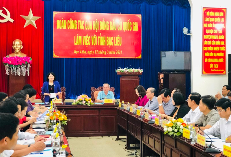 Quang cảnh buổi làm việc.