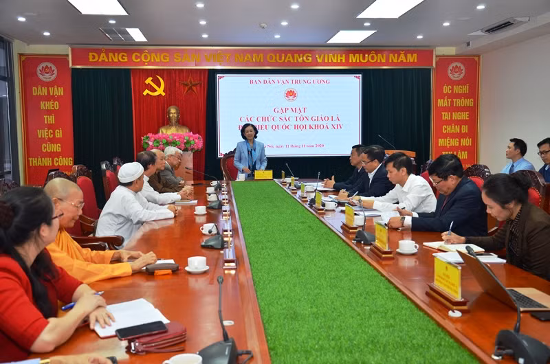 Đồng chí Trương Thị Mai tại cuộc gặp mặt các chức sắc tôn giáo là đại biểu Quốc hội khóa XIV.