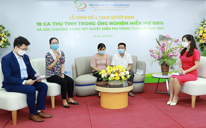 Các gia đình nhận hỗ trợ miễn phí thụ tinh trong ống nghiệm Tuần lễ vàng 2021 chia sẻ.