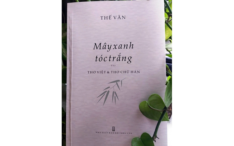 Lấp lánh mây xanh tóc trắng