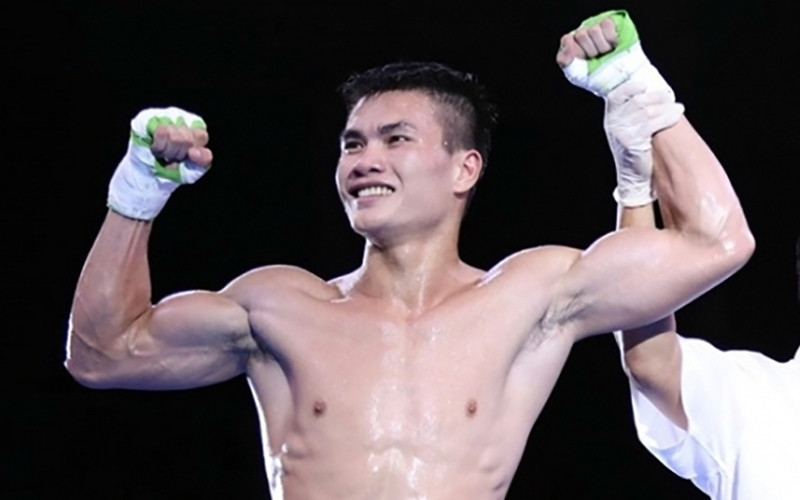 “Cú đấm thép” và tấm vé lịch sử