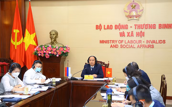 Đoàn Việt Nam dự Kỳ họp tại đầu cầu Hà Nội (Ảnh: Molisa).