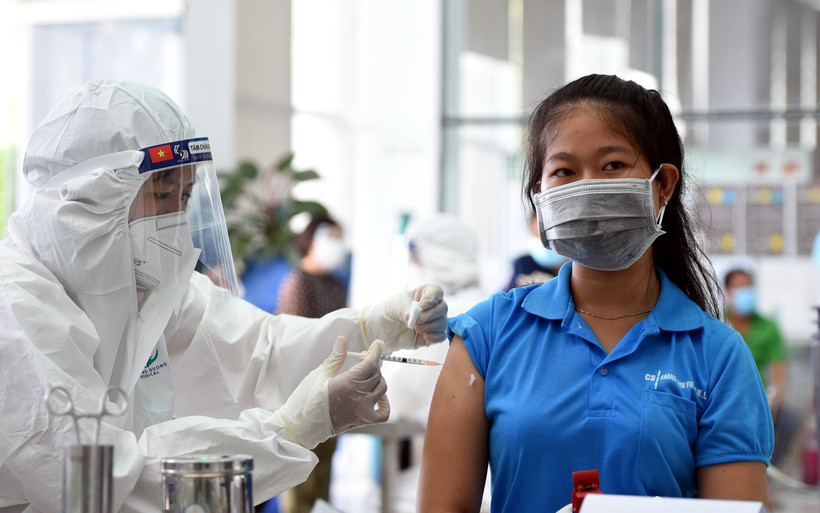 Tiêm vaccine cho công nhân Công ty TNHH Changshin Việt Nam (Đồng Nai).