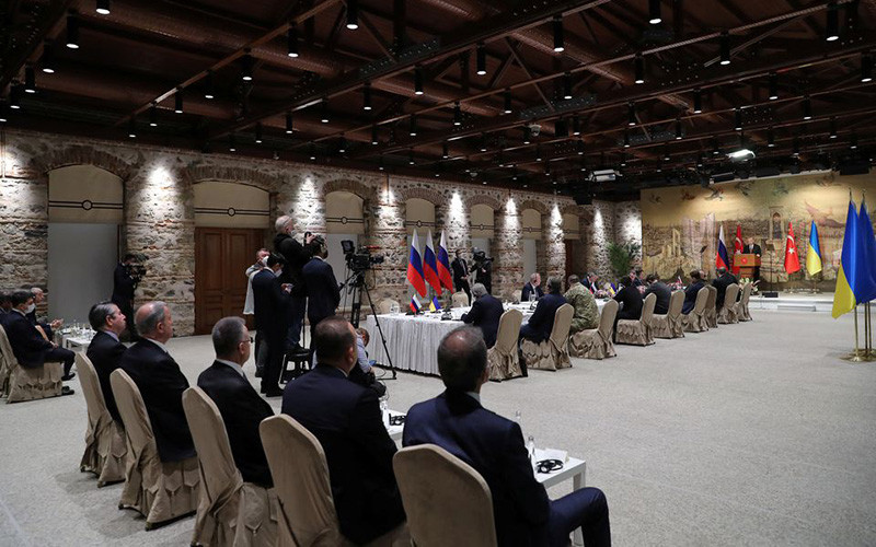 Tổng thống Thổ Nhĩ Kỳ Tayyip Erdogan phát biểu trước đoàn đàm phán của Nga và Ukraine tại Istanbul, ngày 29/3. (Ảnh: Reuters)