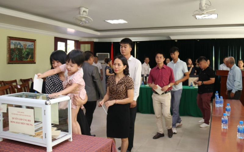 Truyền thống tương thân tương ái của dân tộc Việt Nam nơi đâu cũng tỏa sáng.