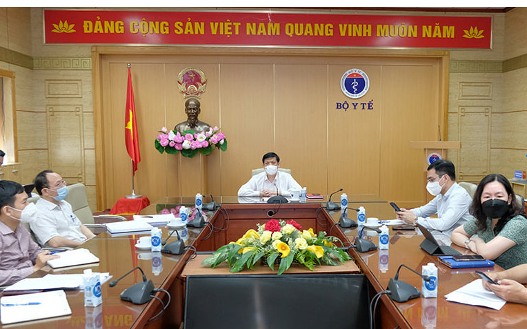 Bộ trưởng Y tế Nguyễn Thanh Long phát biểu tại cuộc họp.