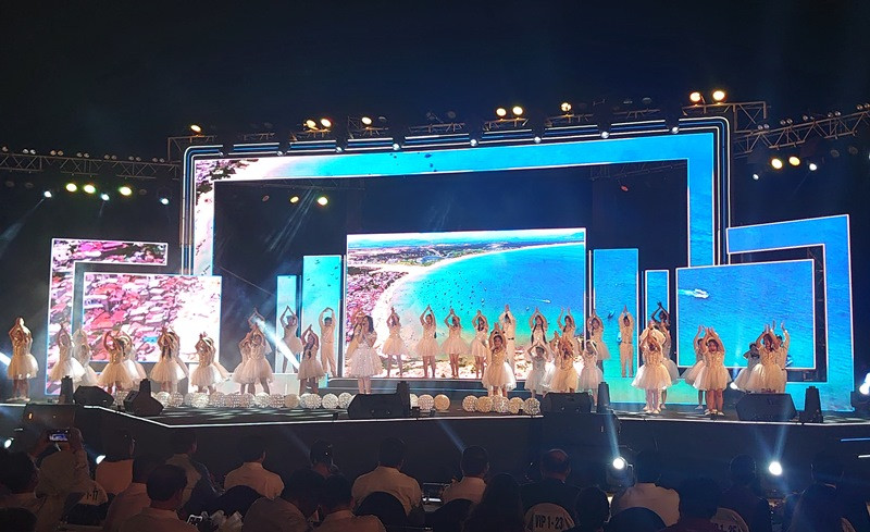 Quang cảnh đêm khai mạc “Liên hoan Du lịch Biển Nha Trang 2022”. (Ảnh: NGỌC HÒA) 