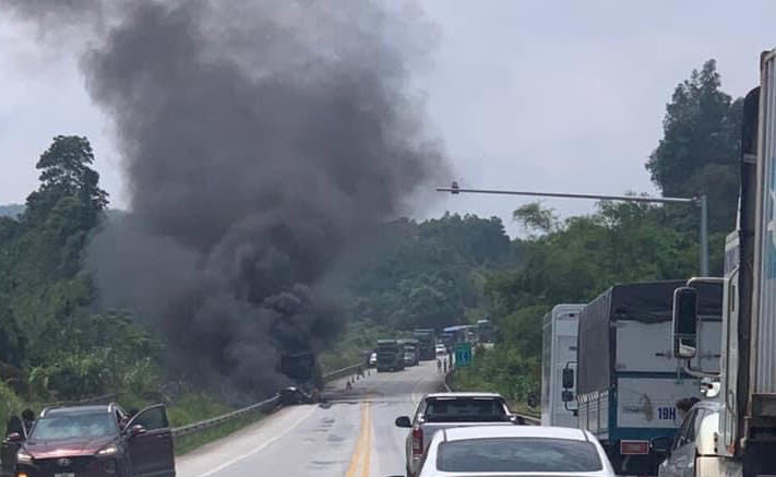 Hiện trường vụ xe bị cháy trên cao tốc