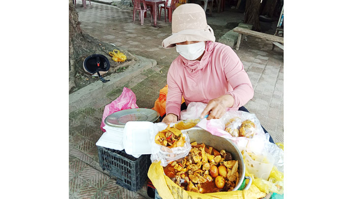 Cơm gà vẫn là món ăn được nhiều người ưa chuộng.