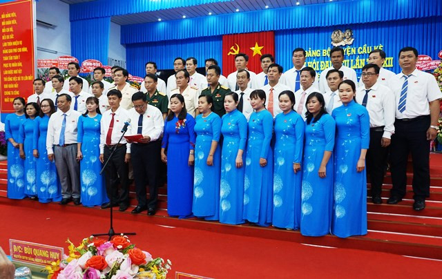 Ban Chấp hành nhiệm kỳ 2020-2025 ra mắt đại biểu.