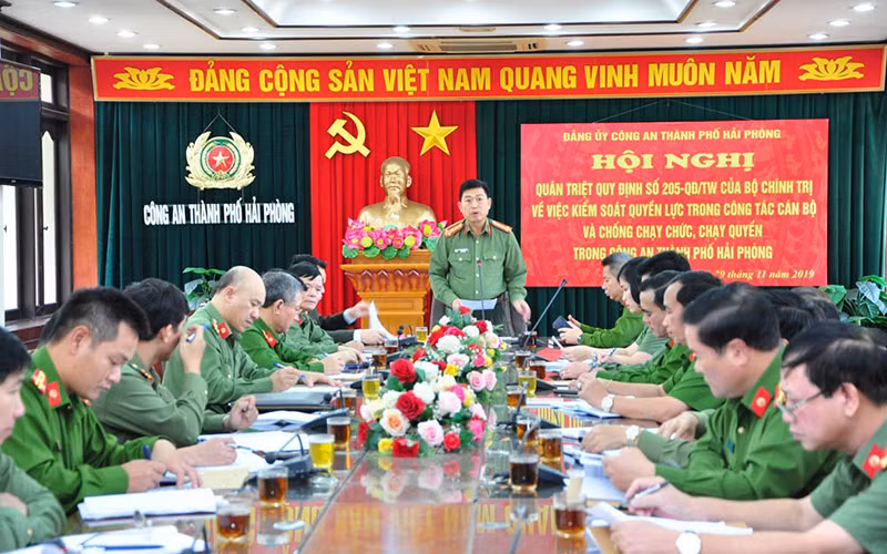 Hội nghị quán triệt Quy định số 205-QĐ/TW của Bộ Chính trị về việc kiểm soát quyền lực trong công tác cán bộ, chống chạy chức, chạy quyền do Đảng ủy Công an thành phố Hải Phòng tổ chức ngày 29/11/2019.