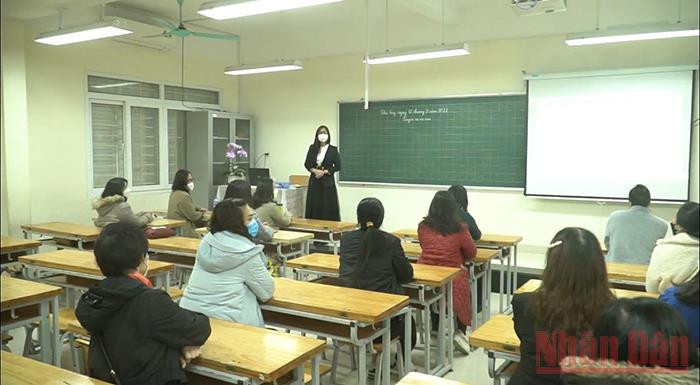 Quận Đống Đa diễn tập để chuẩn bị đón học sinh tiểu học đến trường. (Ảnh: GIANG NAM)