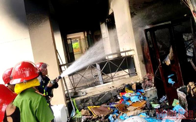 Hiện trường vụ hỏa hoạn xảy ra trưa 20/4 tại Trường Du lịch, Đại học Huế. (Ảnh: Công an cung cấp)