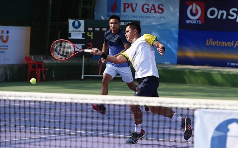 Lê Quốc Khánh và Trịnh Linh Giang phải rất khó khăn mới có vé vào tứ kết.