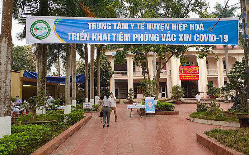 Khuôn viên Trung tâm y tế huyện Hiệp Hòa, được trưng dụng làm bệnh viện điều trị bệnh nhân Covid-19.