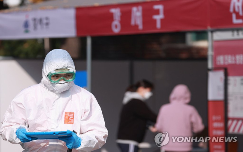 Tuần từ ngày 8 đến 14-11, trung bình mỗi ngày Hàn Quốc có thêm 122,4 ca bệnh mới, tăng so với mức 88,7 ca/ngày trong tuần trước đó. (Ảnh: Yonhap)
