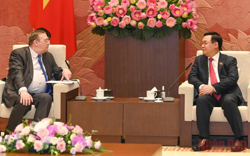 Chủ tịch Quốc hội Vương Đình Huệ phát biểu tại buổi tiếp Đại sứ Hungary Ory Csaba. (Ảnh: Duy Linh)