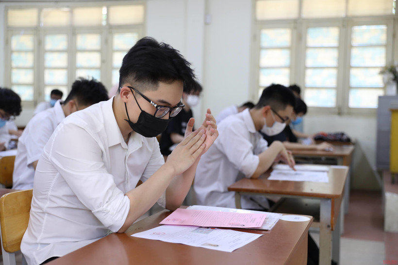 Mặc dù chỉ còn chưa đầy 2 tháng, kỳ thi tuyển sinh vào lớp 10 sẽ diễn ra, nhưng cả giáo viên, phụ huynh lẫn học sinh tham gia hệ đào tạo song bằng tại Hà Nội vẫn hoang mang vì chưa có hướng dẫn cụ thể từ các Sở, ngành có liên quan. (Ảnh minh họa: Sơn Bách)