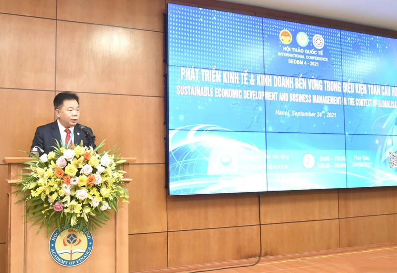 PGS TS Nguyễn Trọng Cơ, Giám đốc Học viện Tài chính phát biểu tại hội thảo.