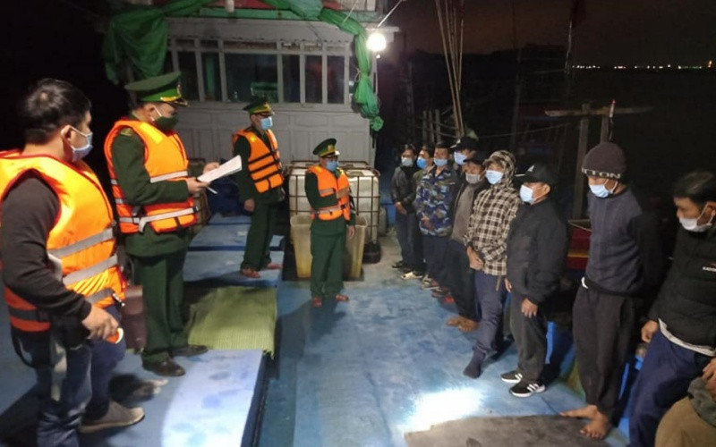 Biên phòng Sầm Sơn tiếp cận quản lý phương tiện cùng lao động từ vùng dịch trở về địa phương.