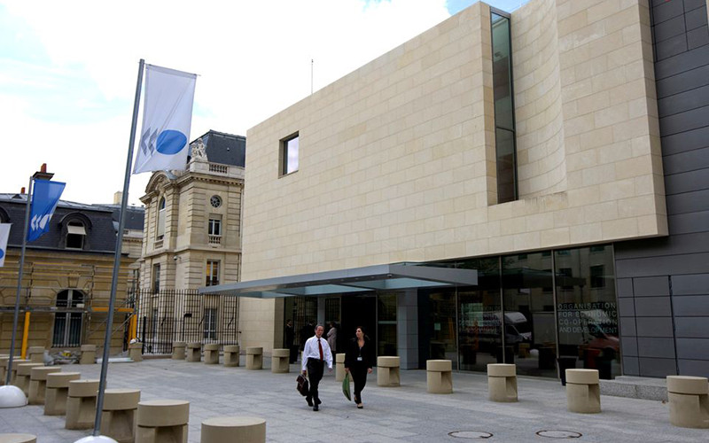 Quang cảnh bên ngoài trụ sở của OECD tại Paris. (Ảnh: Reuters)