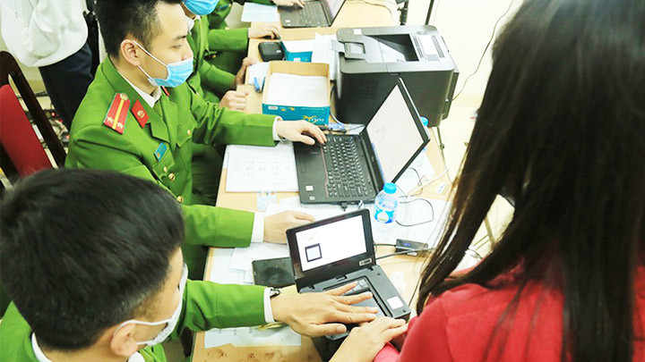 Từ ngày 25/2, Bộ Công an sẽ cấp tài khoản định danh điện tử thông qua công tác cấp CCCD gắn chip. Ảnh: TUYẾN PHAN