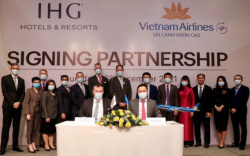 VNA và IHG ký thỏa thuận hợp tác. (Ảnh: VNA cung cấp)