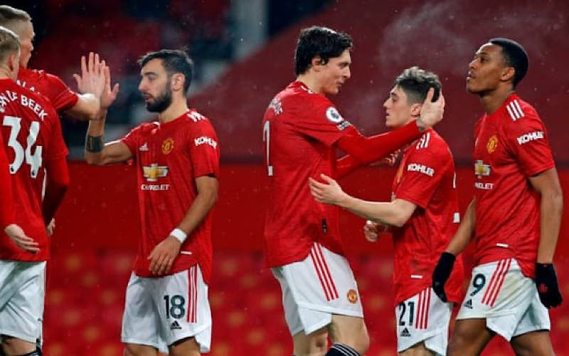 Các cầu thủ Man United mừng trận thắng tưng bừng trên sân nhà.
