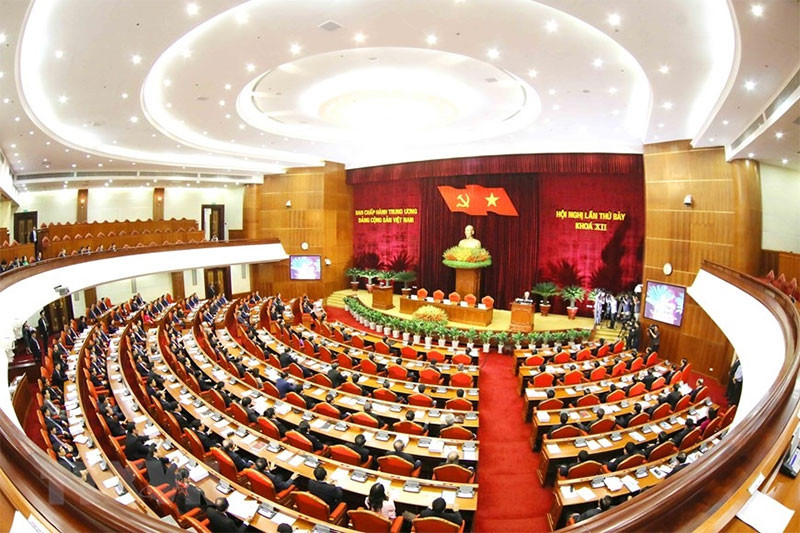  Hội nghị lần thứ bảy khóa XII, Ban Chấp hành Trung ương thảo luận về Đề án tập trung xây dựng đội ngũ cán bộ các cấp, nhất là cấp chiến lược đủ phẩm chất, năng lực và uy tín, ngang tầm nhiệm vụ. 