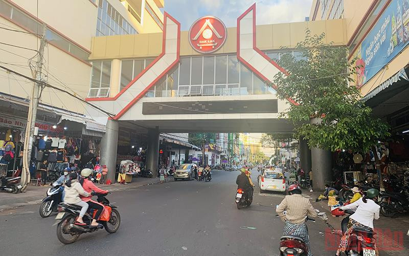 Các hoạt động tại thành phố Buôn Ma Thuột từng bước thích ứng an toàn với dịch Covid-19.