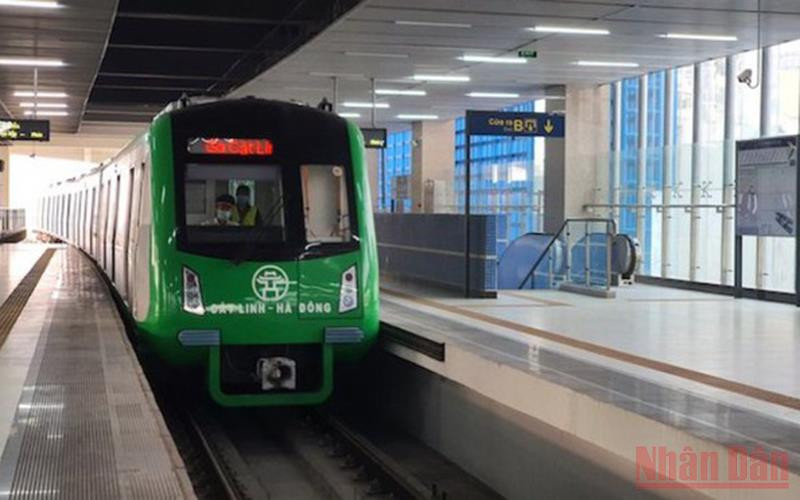 Tàu điện trên cao Cát Linh-Hà Đông phải chuyển sang chế độ lái thủ công để dừng đỗ đúng tại các ga.