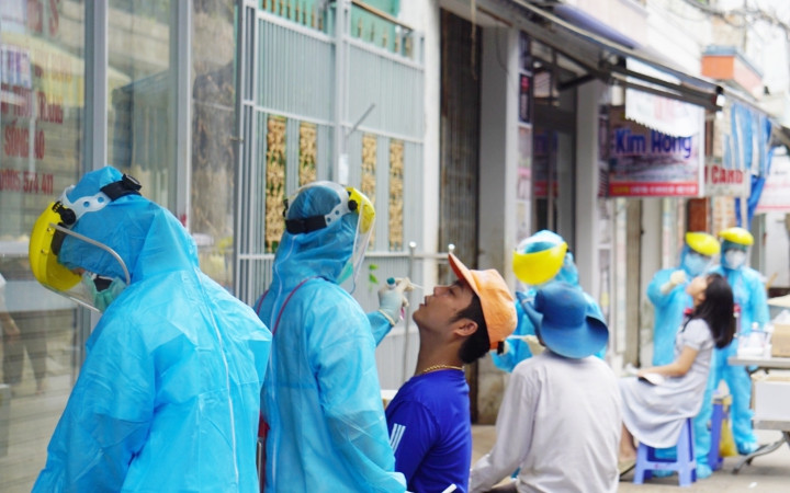 Đà Nẵng thực hiện lấy mẫu xét nghiệm cho người dân tại phường An Hải Đông, quận Sơn Trà, TP Đà Nẵng.