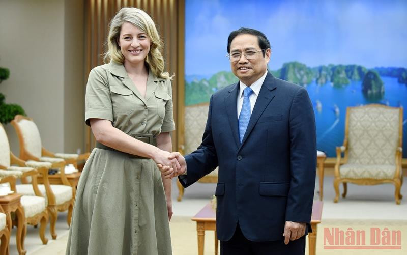 Chiều 13/4, tại Hà Nội, Thủ tướng Phạm Minh Chính tiếp Bộ trưởng Ngoại giao Canada Mélanie Joly đến chào xã giao.