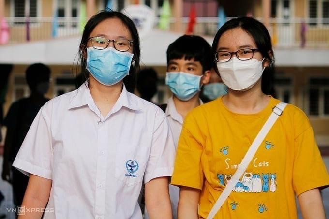 Thí sinh kỳ thi vào lớp 10 Trường Trung học phổ thông chuyên Khoa học Tự nhiên. Ảnh: VNU