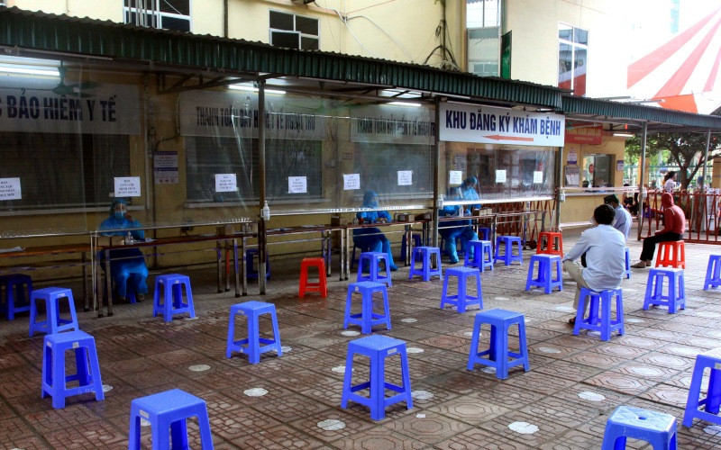 Khoa khám bệnh khá vắng vẻ trong ngày đầu hoạt động trở lại. (Ảnh chụp trước 15 giờ ngày 27-5)