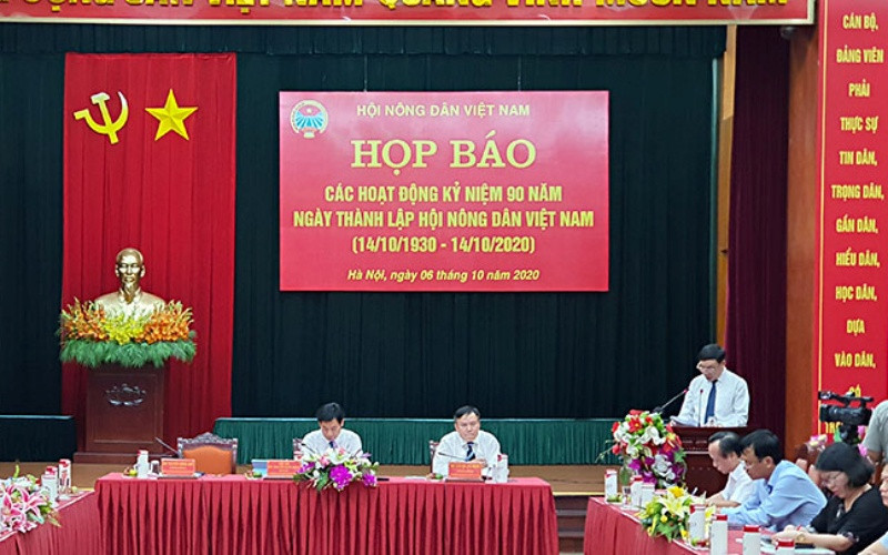 Toàn cảnh buổi họp báo.