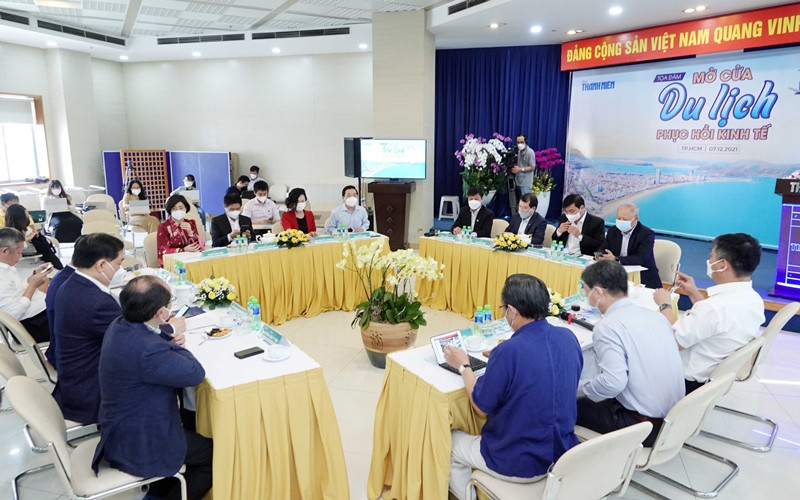 Tọa đàm trực tuyến với chủ đề "Mở cửa du lịch, phục hồi kinh tế", sáng 7/12.