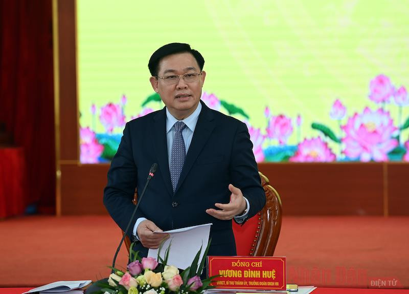 Đồng chí Vương Đình Huệ, Ủy viên Bộ Chính trị, Bí thư Thành ủy phát biểu ý kiến tại buổi làm việc. Ảnh: DUY LINH