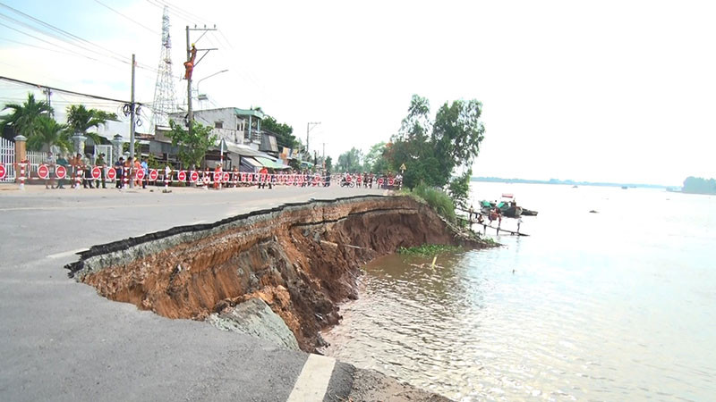 Sạt lở xã Bình Mỹ, huyện Châu Phú đe dọa Quốc lộ 91.