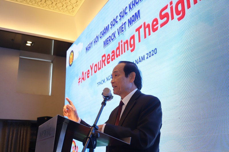 GS, TS Trần Hữu Dàng - Chủ tịch Hội Nội tiết - ĐTĐ Việt Nam phát biểu trong chương trình.