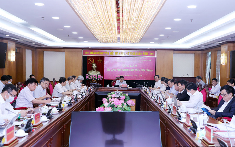 Tọa đàm "Độc lập tư pháp và một số vấn đề cải cách tư pháp". Ảnh: noichinh.vn