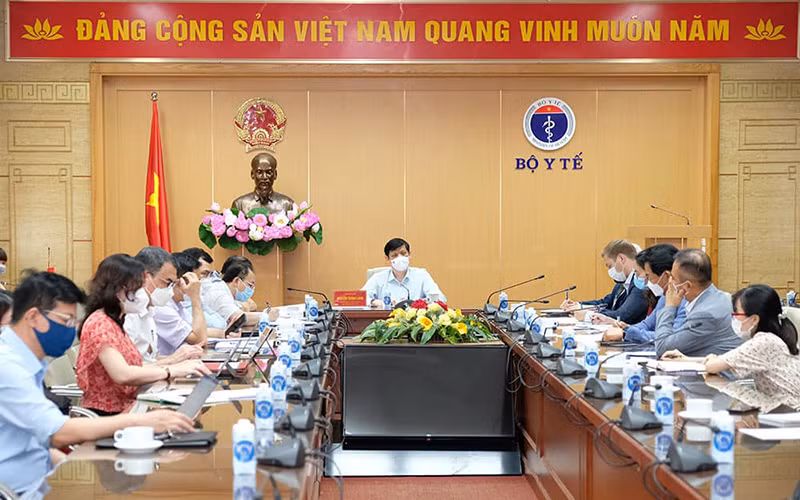 Bộ Y tế nỗ lực tiếp cận các nguồn vaccine phòng Covid-19