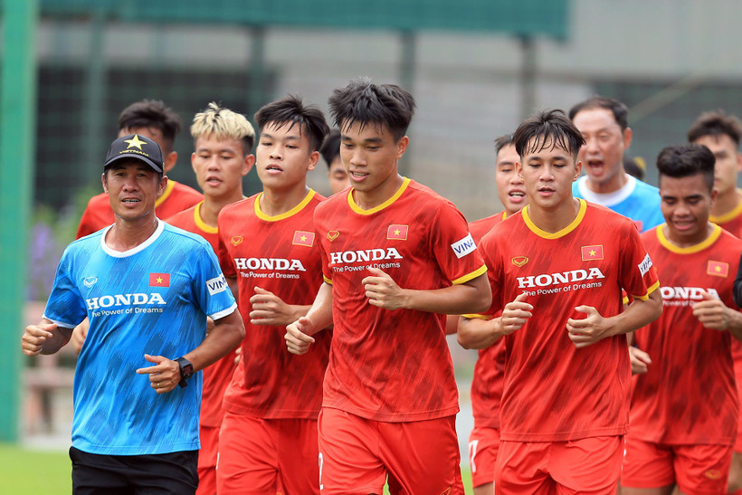 Các tuyển thủ U22 Việt Nam trong buổi tập chiều 27/9. (Ảnh: VFF)