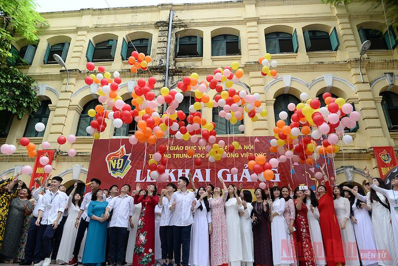 Lễ khai giảng tại Trường THPT Việt Đức (Hà Nội). Ảnh minh hoạ: THUỶ NGUYÊN