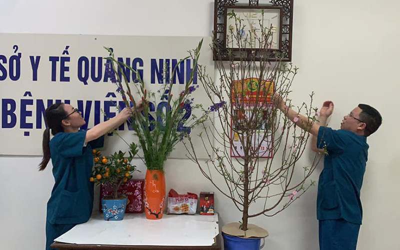 Không khí Tết trong khu cách ly.