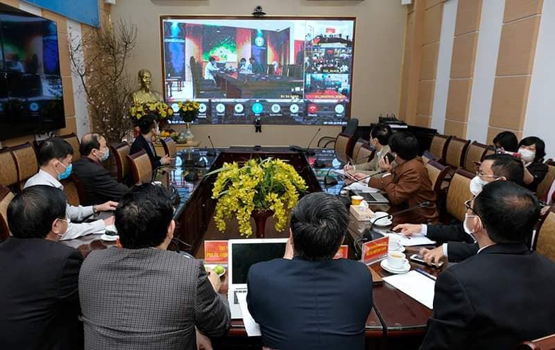 Các chuyên gia hội chẩn ngày 30 Tết.