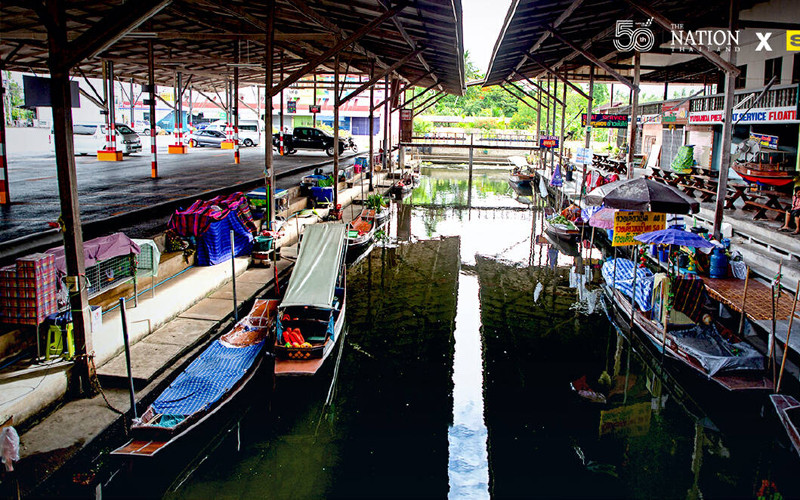 Khu chợ nổi Amphawa vốn là nơi hút du khách nay đìu hiu trong đại dịch (Ảnh: THENATIONTHAILAND)
