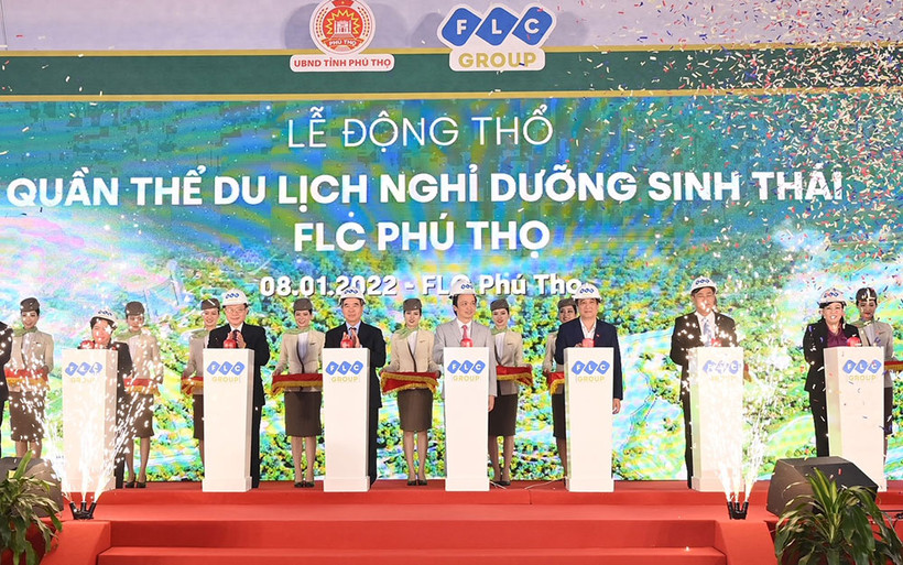 Các đại biểu động thổ khởi công quần thể du lịch nghỉ dương sinh thái FLC Phú Thọ.