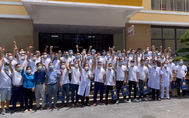 Đoàn cán bộ y tế Bệnh viện Phổi Trung ương quyết tâm hỗ trợ Đồng Nai khống chế được dịch bệnh. 